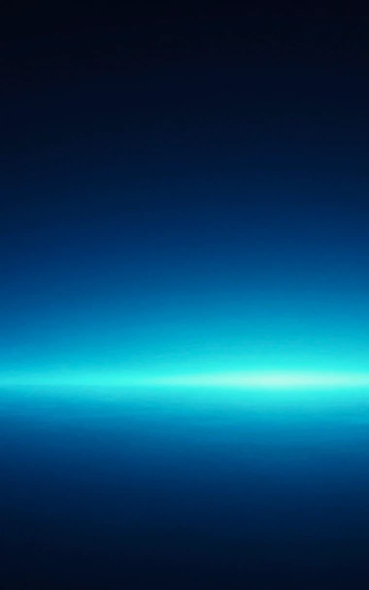 Amanecer de luz azul rompiendo sobre un plano oscuro.